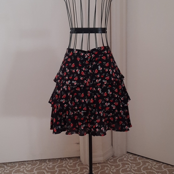 Three tiered floral mini skirt - Picture 2 of 6